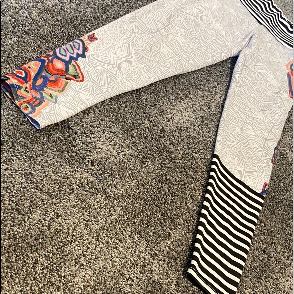 Onzie Flow Leggings View 2